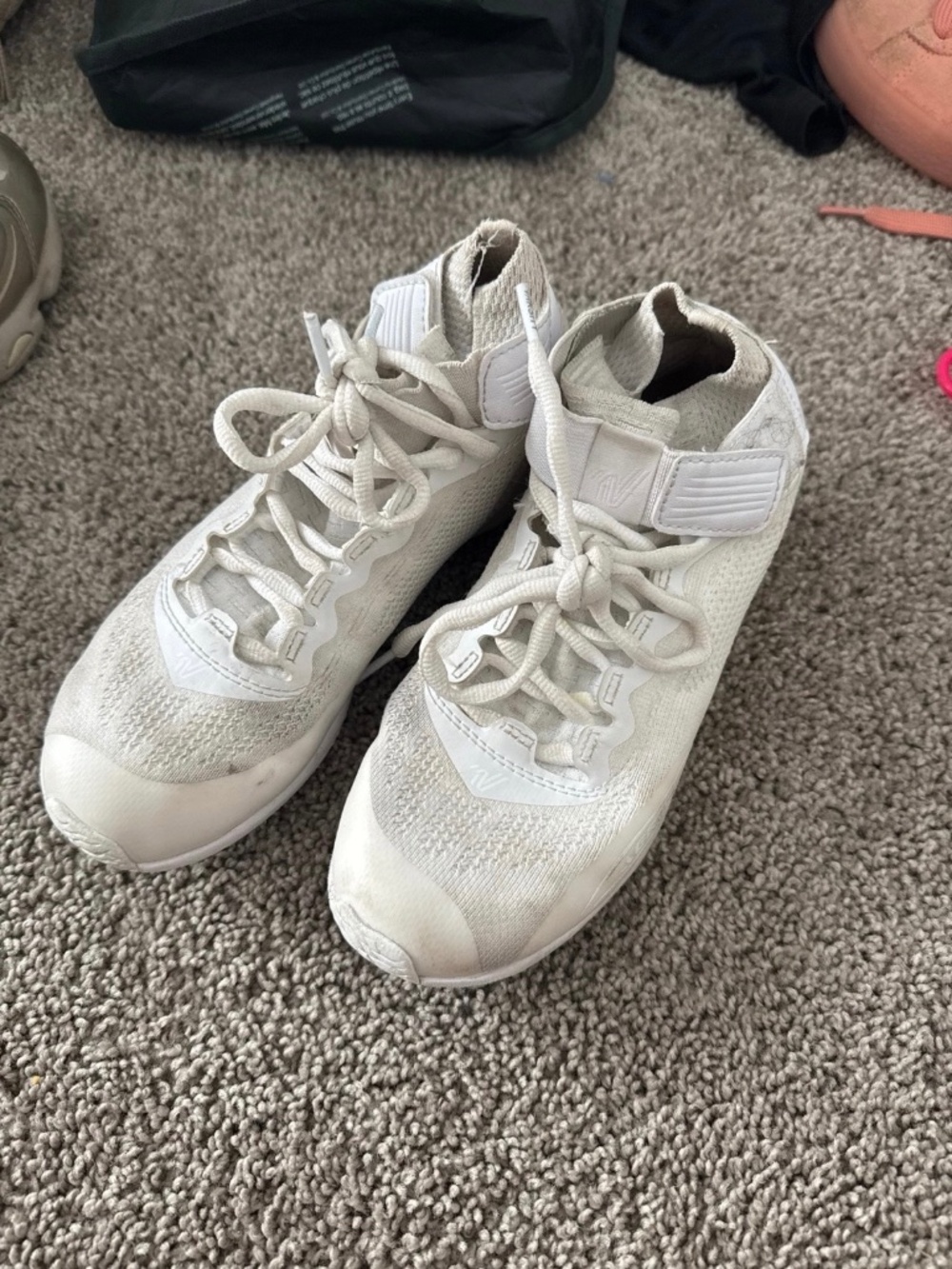 Varsity Aeros Elite cheer shoes